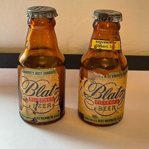Blatz Pilsener Beer Mini Glass Bottles Salt & Pepper Shakers Rare Vintage Find!